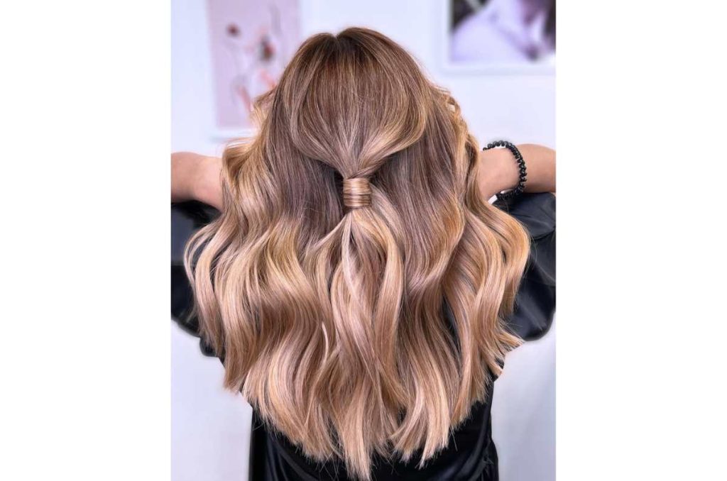 5 peinados que realzan tu balayage caramelo y miel 3