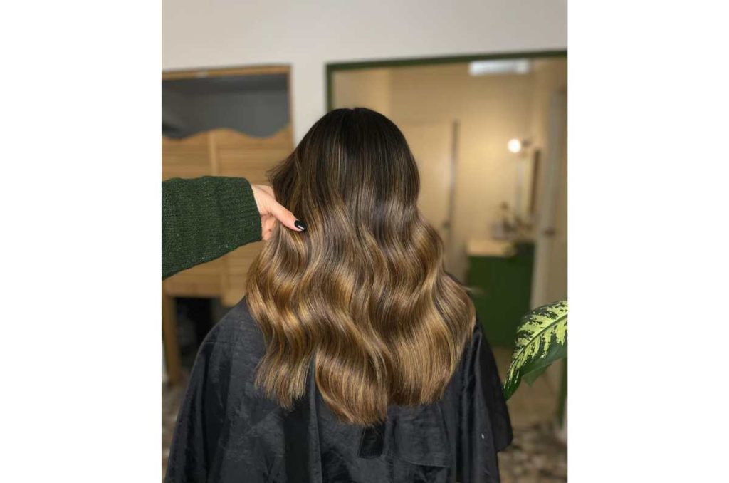 5 peinados que realzan tu balayage caramelo y miel 2