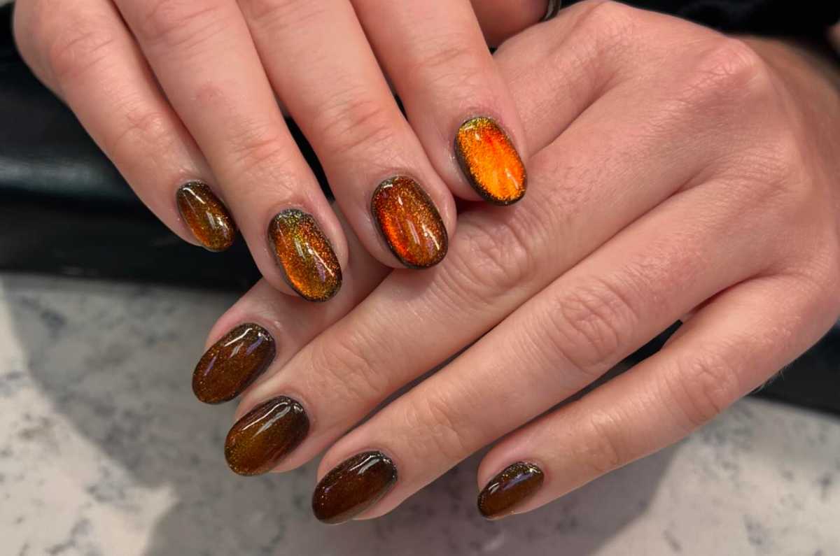 Uñas cuarzo ojo de tigre: el mani perfecto para noviembre