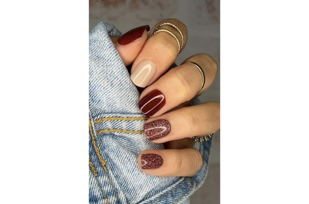 Diseños de uñas para Navidad 2024 para mujeres con gustos sofisticados 2