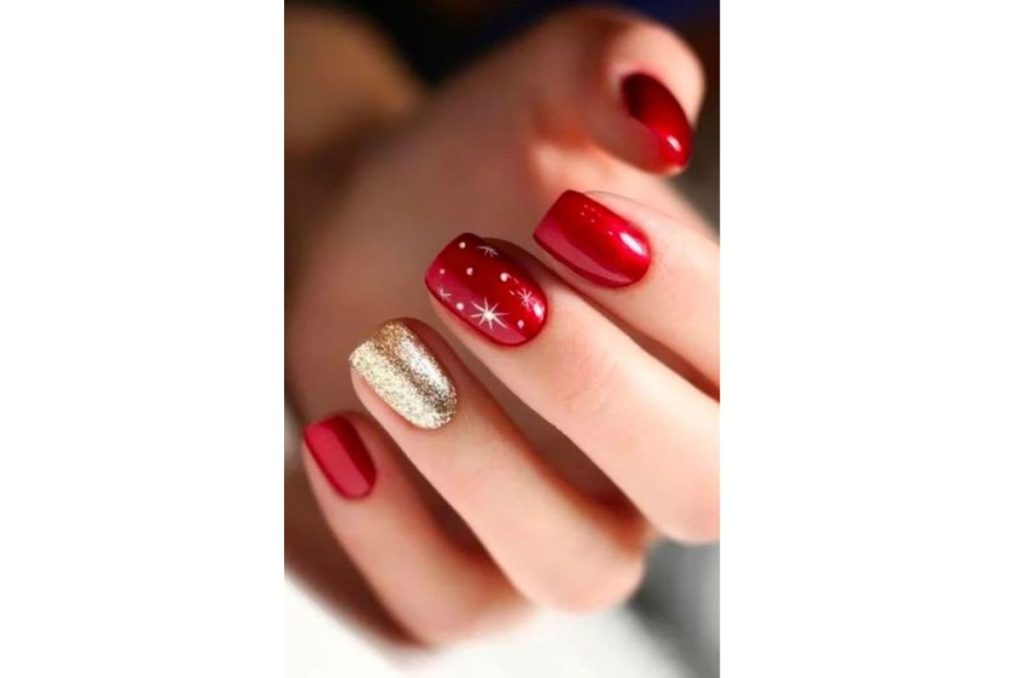 8 diseños originales de uñas rojas para Navidad si amas este color 1