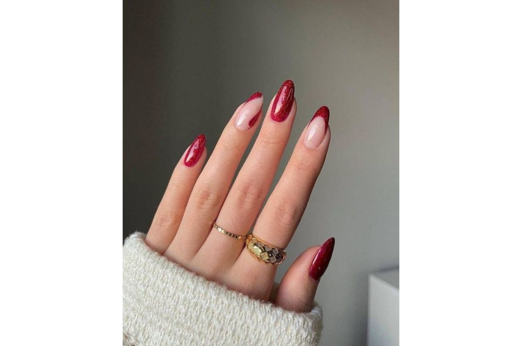8 diseños originales de uñas rojas para Navidad si amas este color 3
