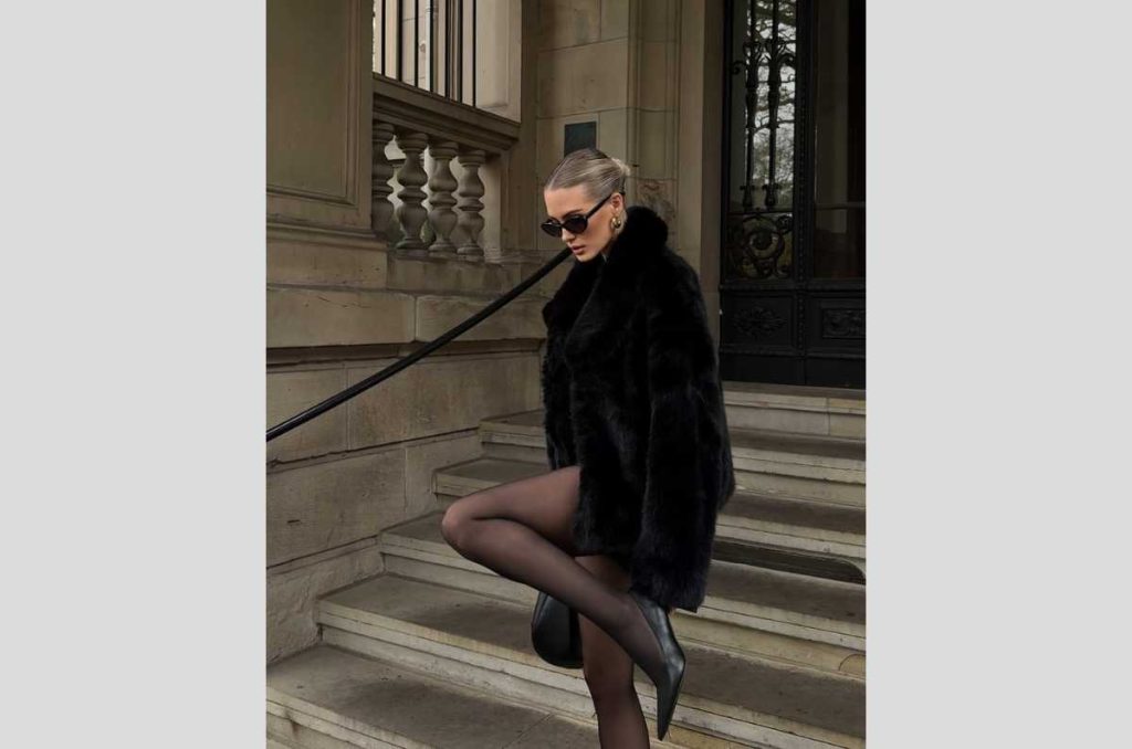 Outfits con abrigo mob wife para tu cena navideña 0