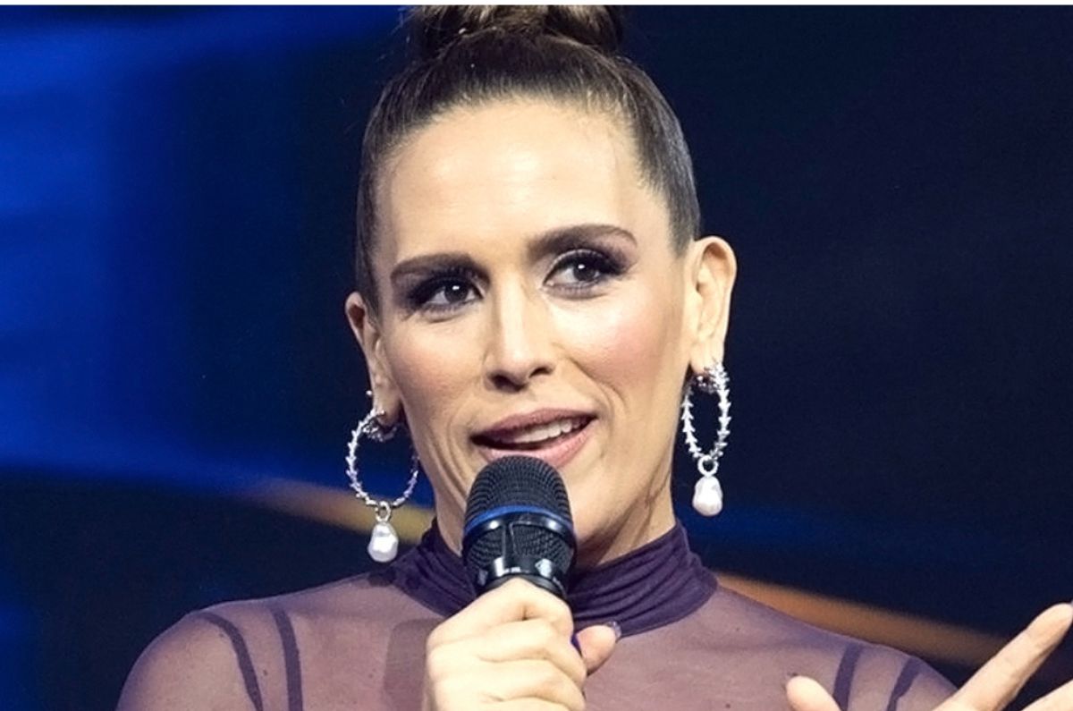 Angélica Vale luce el mejor look para fiestas decembrinas si tienes más de 40; ideal para mujeres sofisticadas