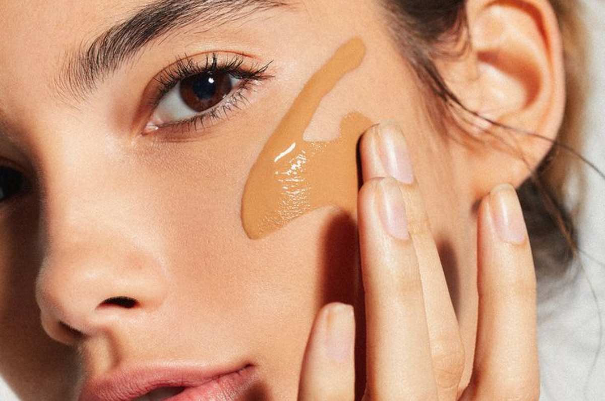 Las 5 mejores bases de maquillaje para piel grasa en menos de $300.00