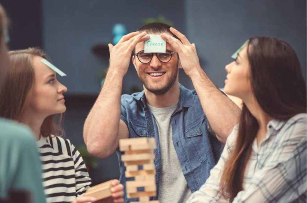Juegos divertidos para tus reuniones con amigos