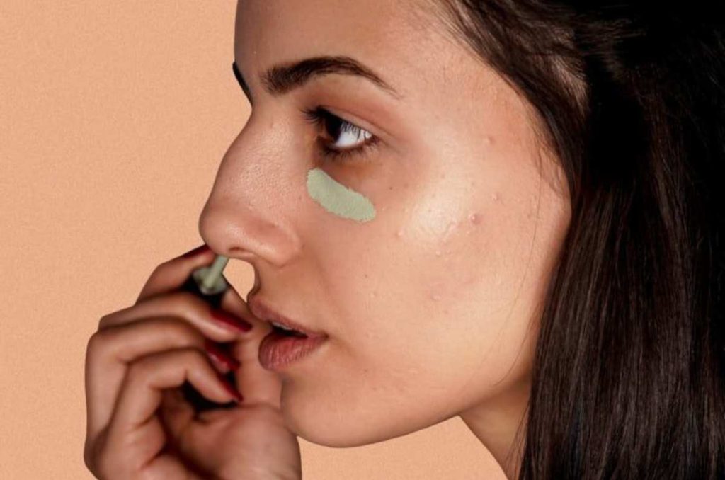 Corrector de ojeras verde
