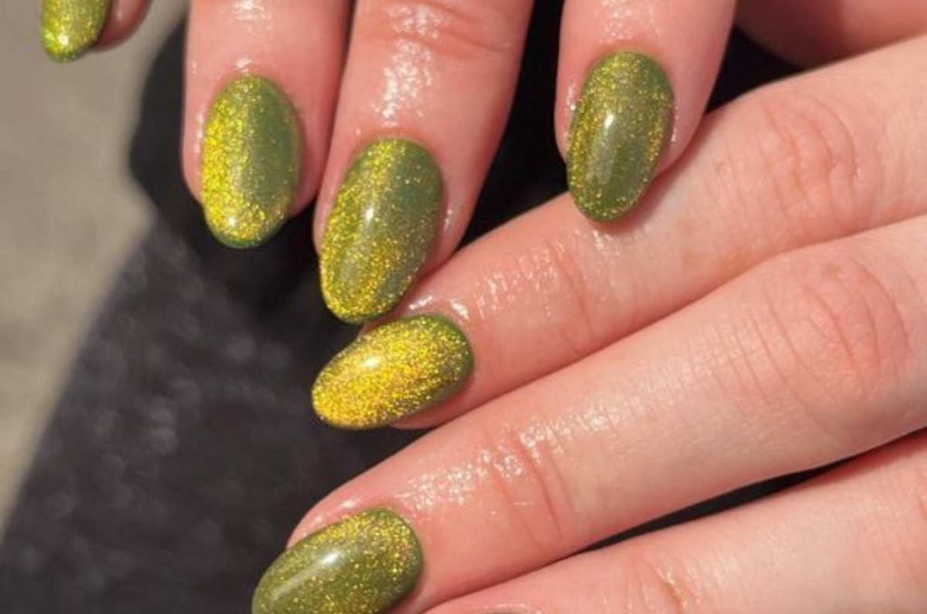 5 uñas almendradas HERMOSAS con efecto «cat eye» 1