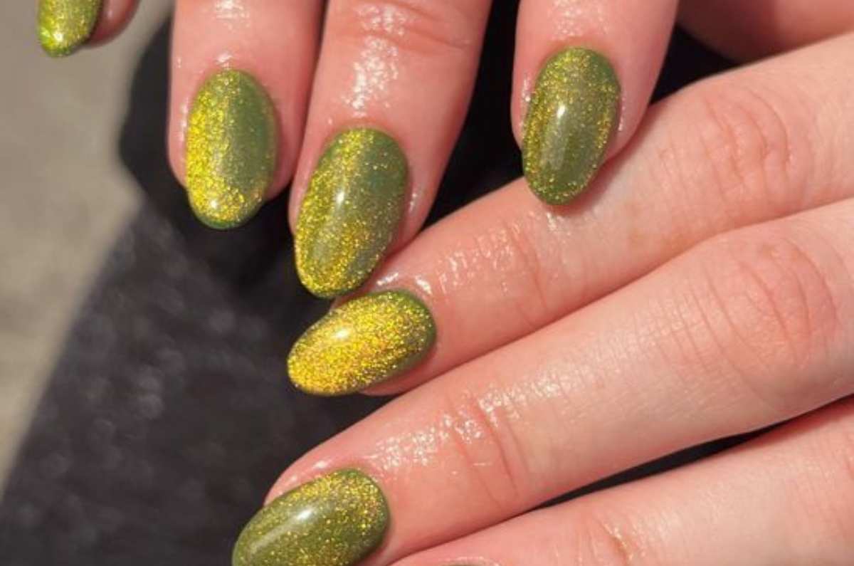 Uñas verde vibrante