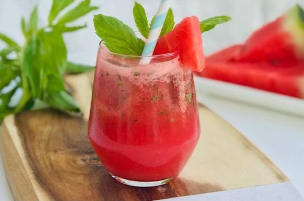 Jugos para desintoxicar de sandía, menta y jengibre