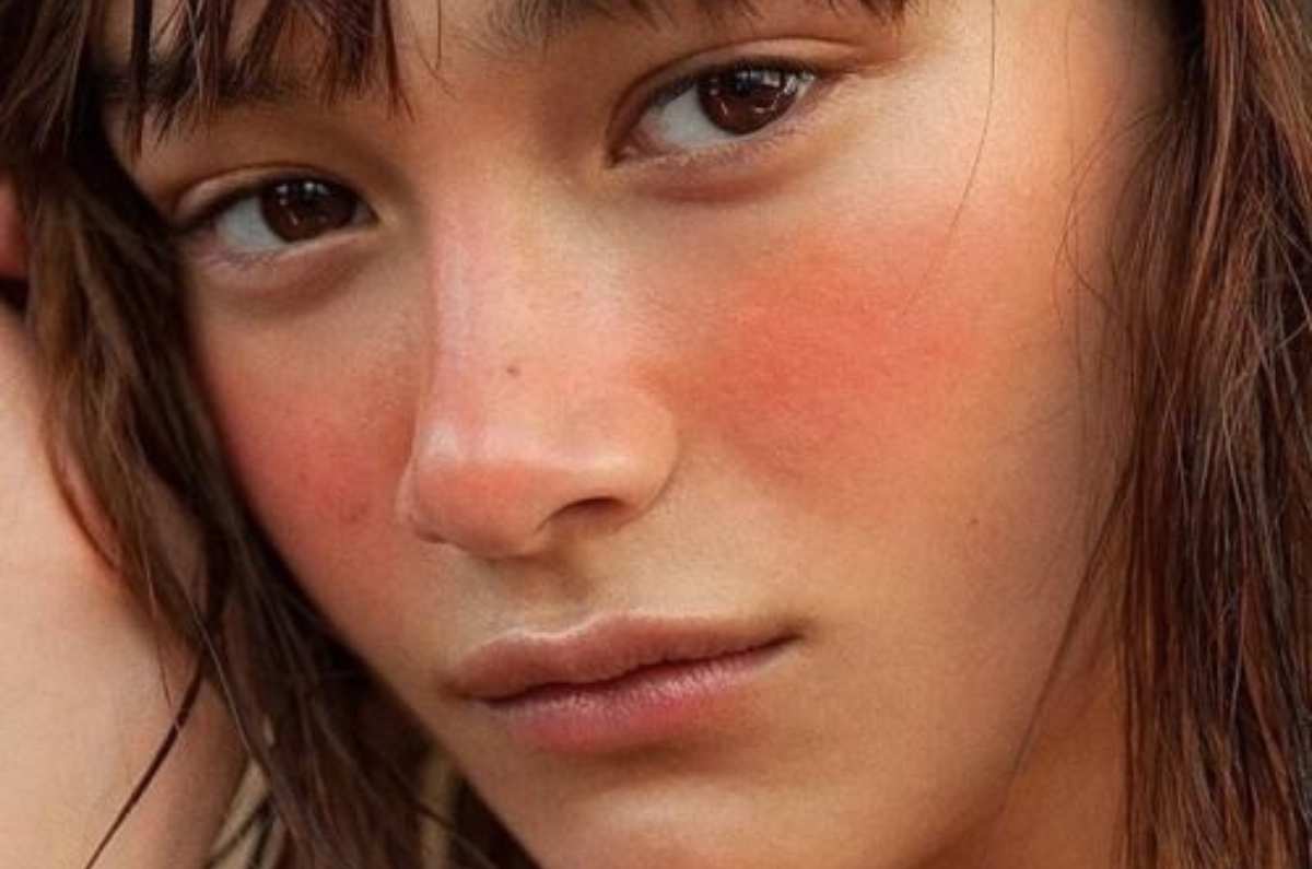 Así debes llevar el maquillaje “wind burn”, PERFECTO para el invierno