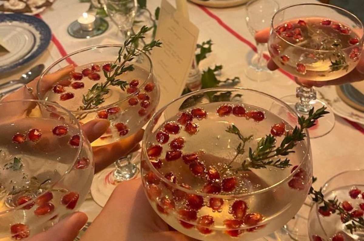 6 cócteles navideños HERMOSOS para tu cena con amigas