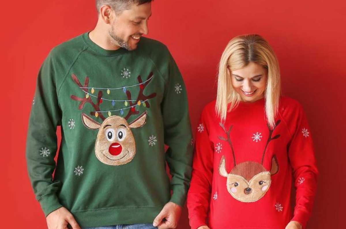 5 outfits con ugly sweater en pareja para tus fiestas de diciembre