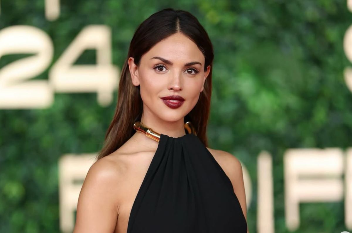 El traje sastre de Eiza González IDEAL para lucir como lady boss en el trabajo