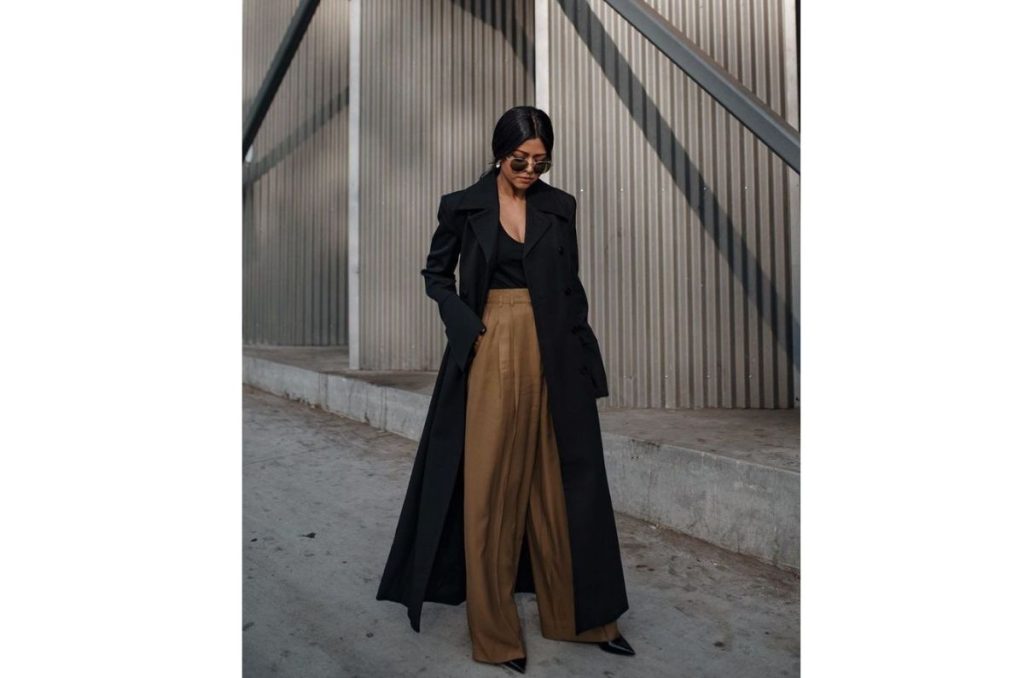 Outfits con abrigo para lucir arreglada y cómoda en el trabajo 4