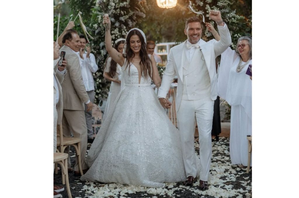 El impactante vestido de novia de Val Marín en su boda con Julián Gil 0