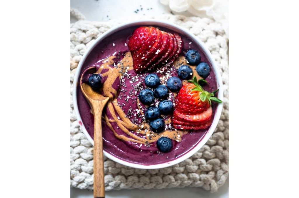 Alimentación saludable con bowls acaí de moras