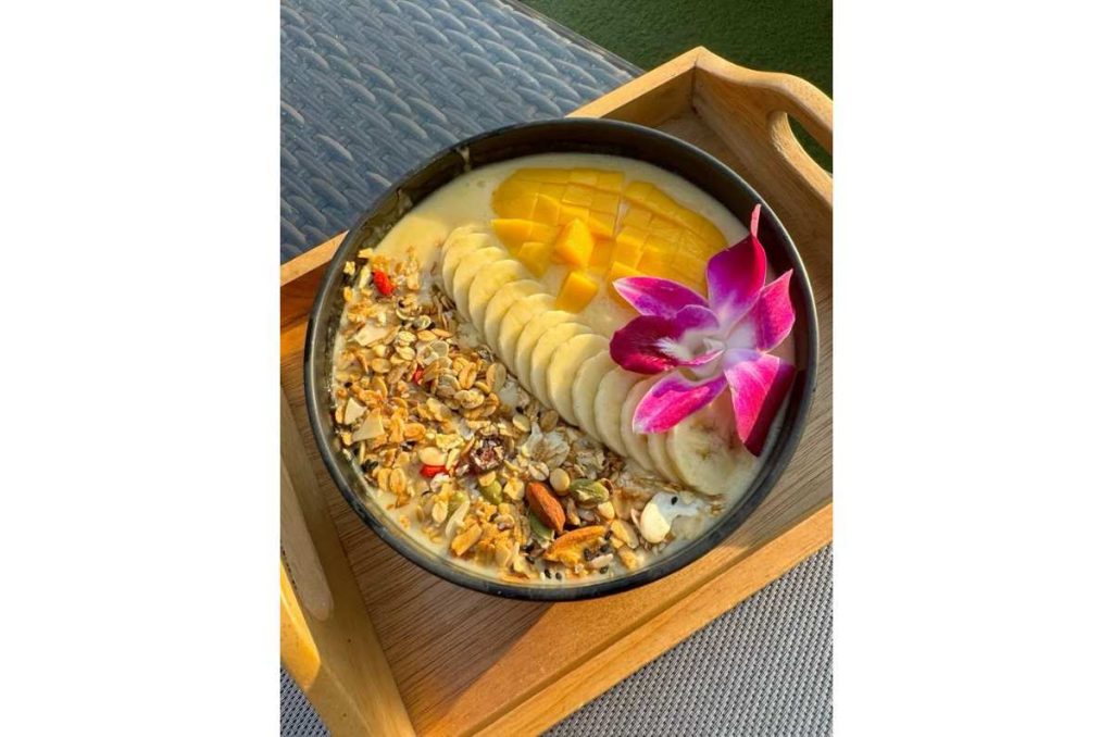 Alimentación saludable con bowls acaí tropical
