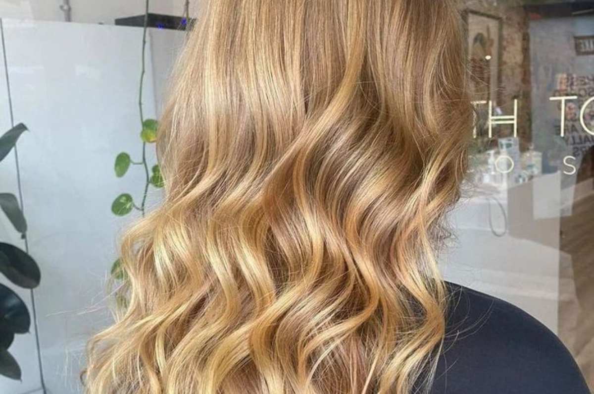 Rubio miel: La forma más sutil y elegante de llevar un rubio en tu cabello si eres morena