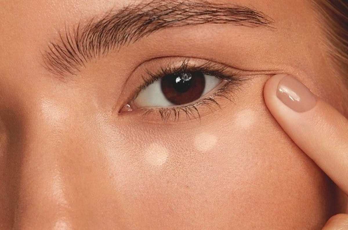 3 correctores de ojeras PERFECTOS para mujeres de 40+