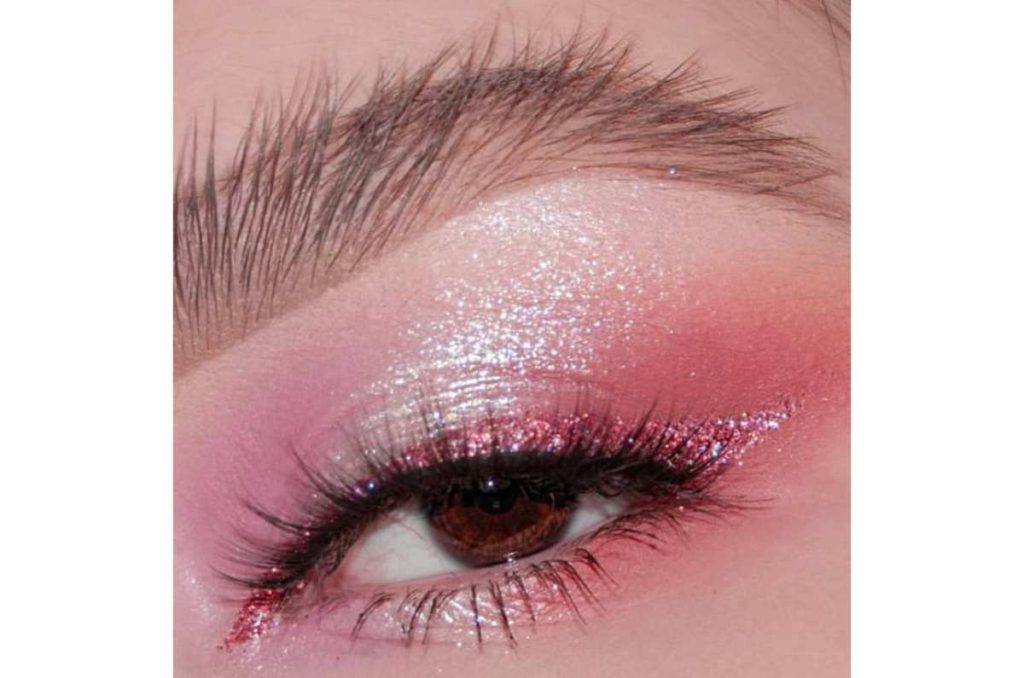 Belleza, maquillajes con delineador rosa para este 14 de febrero