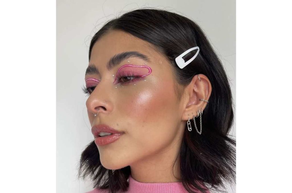 Belleza, maquillajes con delineador rosa para este 14 de febrero