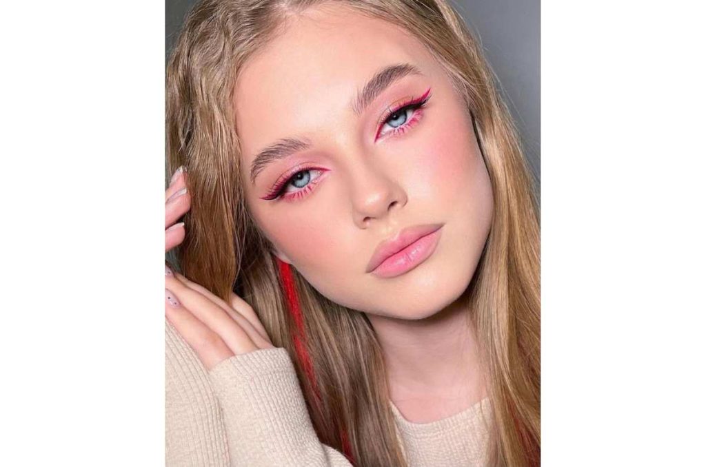Belleza, maquillajes con delineador rosa para este 14 de febrero