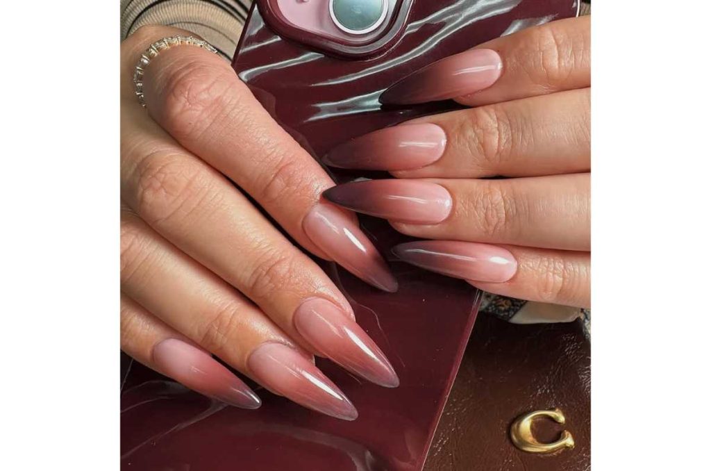 uñas cherry chocolate ombré