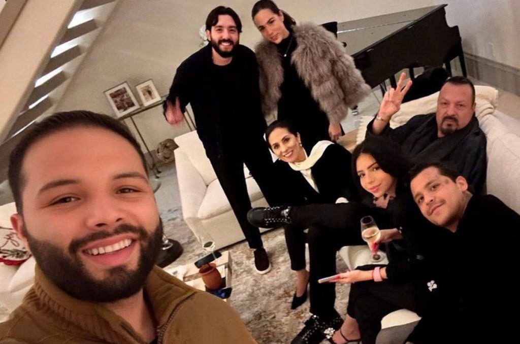 Ángela y Nodal se dejan ver tras rumores de separación