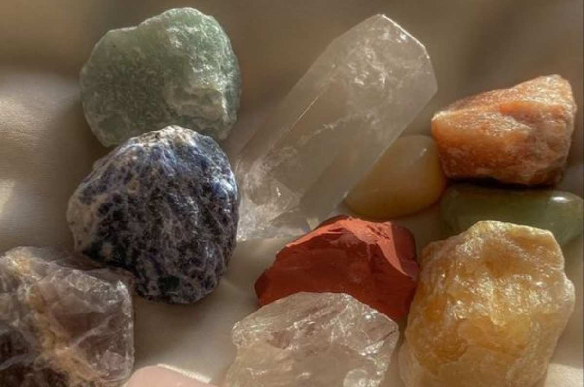 4 cuarzos para tener en tu bolsa y  ATRAER la fortuna este 2025