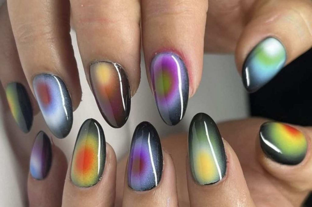 Diseños de uñas acrílicas funky