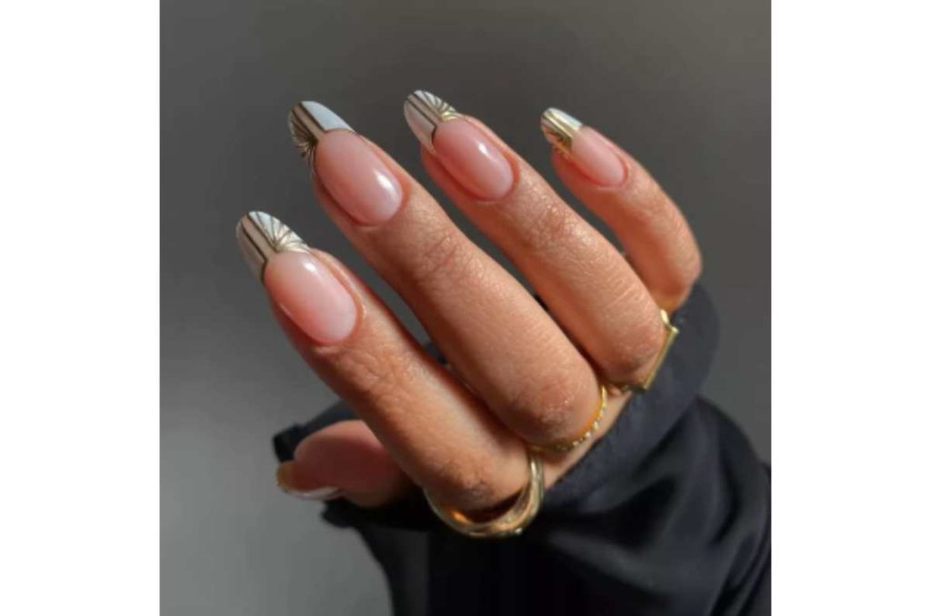 diseños de uñas almendra 2025 francés moderno