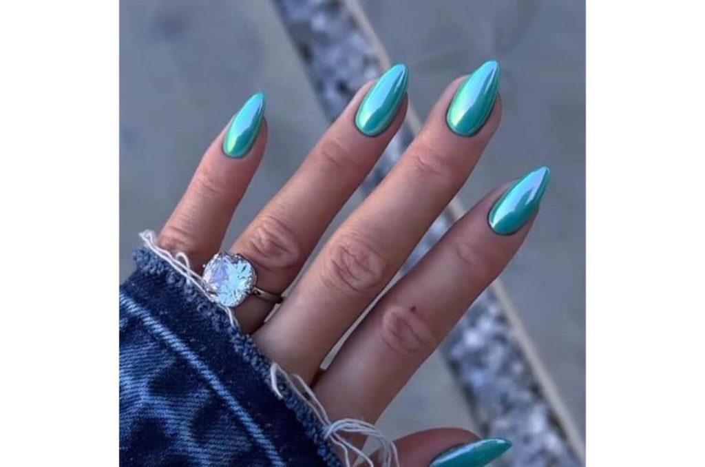 Diseños de uñas elegantes en Tiffany Blue