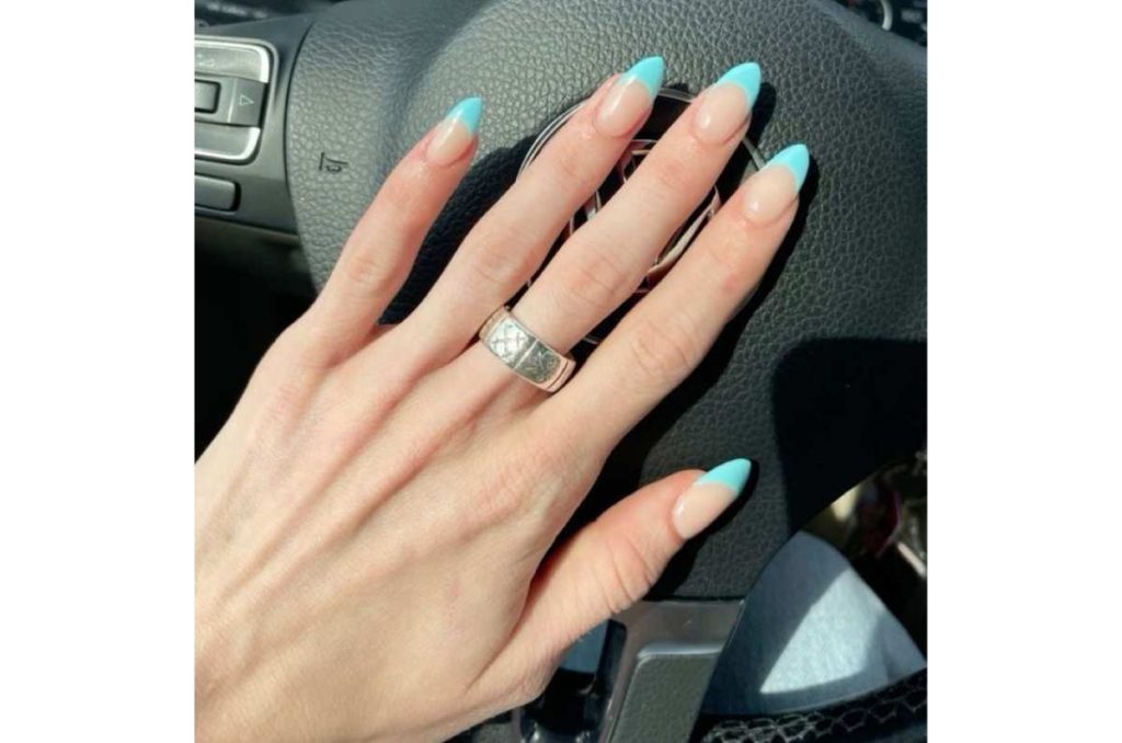 Diseños de uñas elegantes en Tiffany Blue