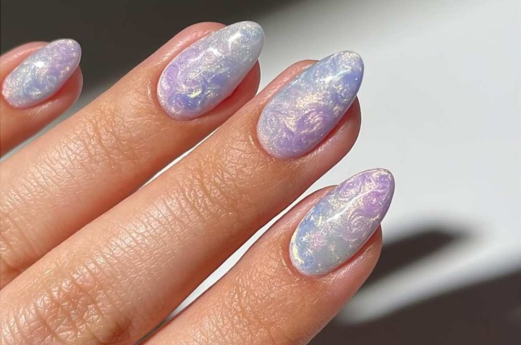 7 diseños de uñas Piscis para entrar a la temporada más creativa y etérea 3
