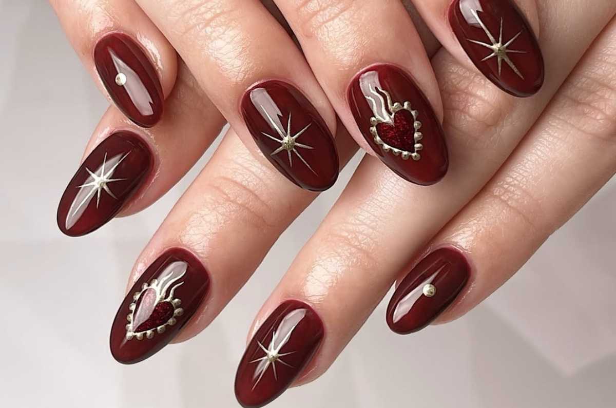 5 diseños de uñas rojo con dorado ideales para San Valentín 