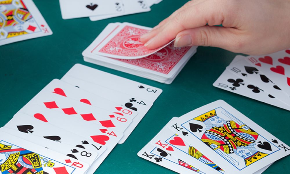 Juego con cartas de Rummy