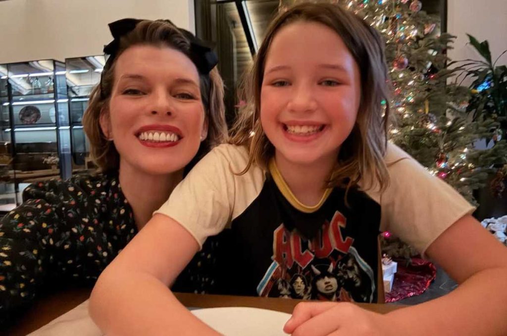Hija de Milla Jovovich se parece mucho a ella