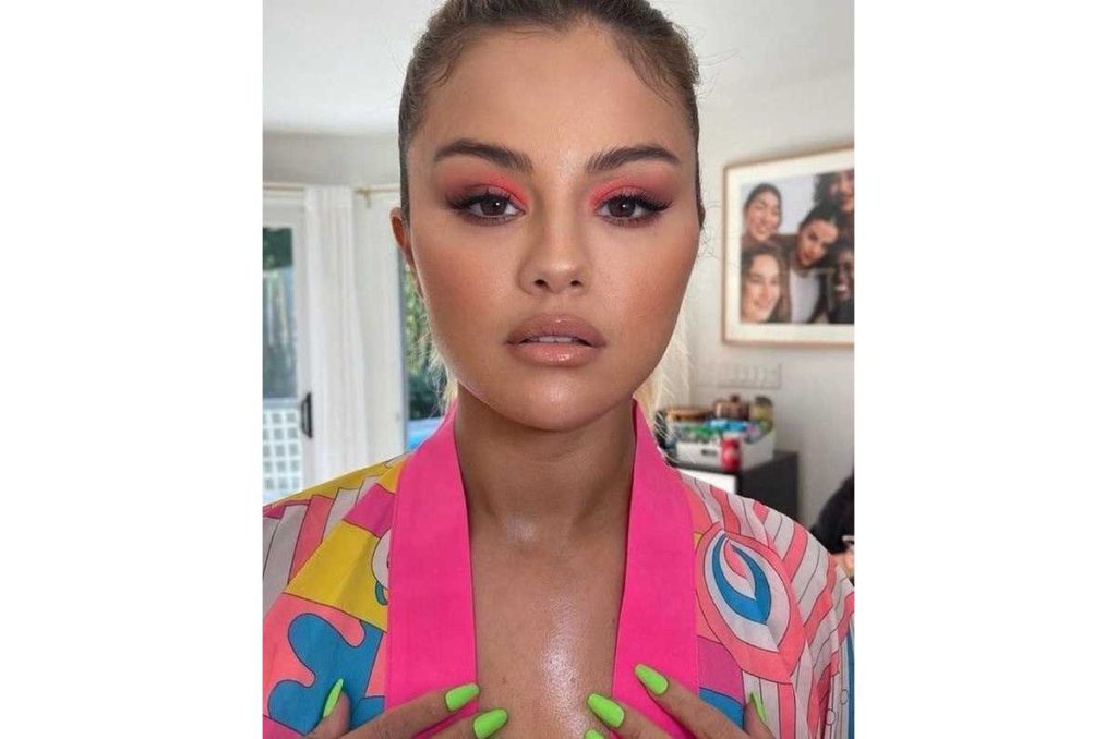 ideas para el 14 de febrero maquillaje rosa neon