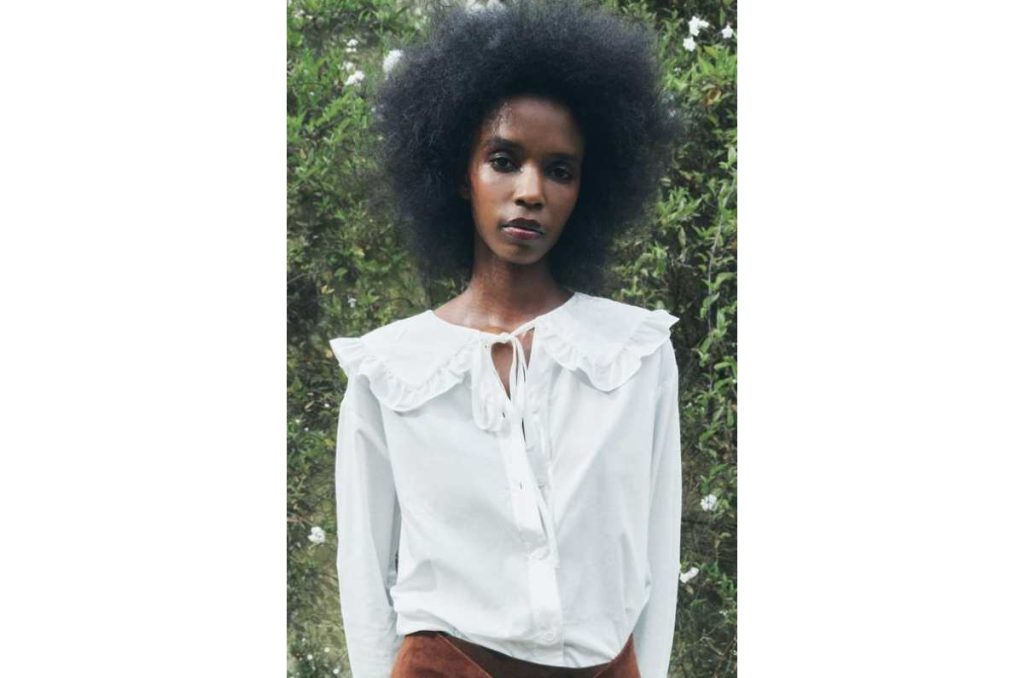 Outfits con blusas blancas de Zara y pantalones rectos