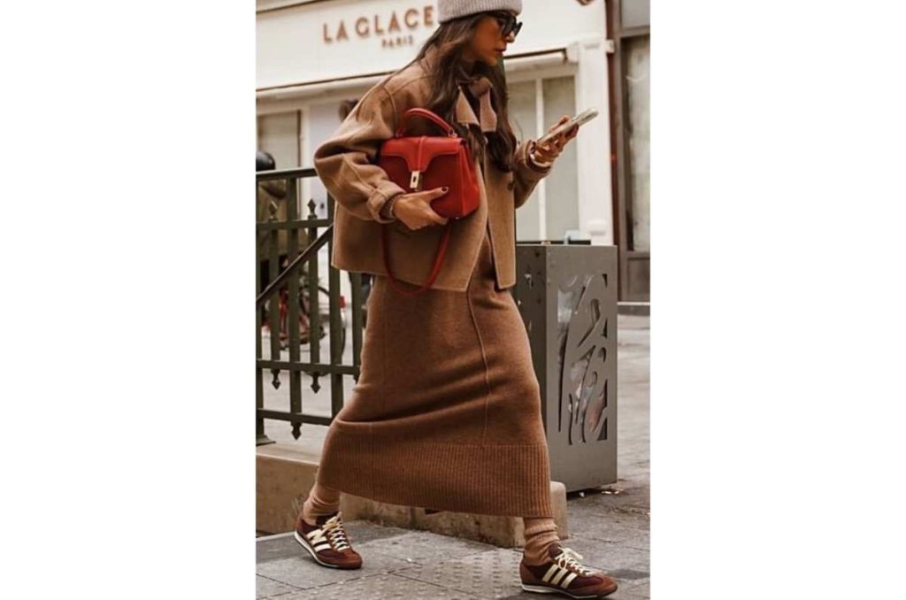 Ideas para combinar tenis café con prendas formales