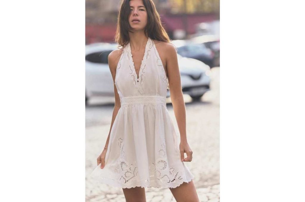 Este es el vestido corto de Zara de estilo boho que está en rebaja