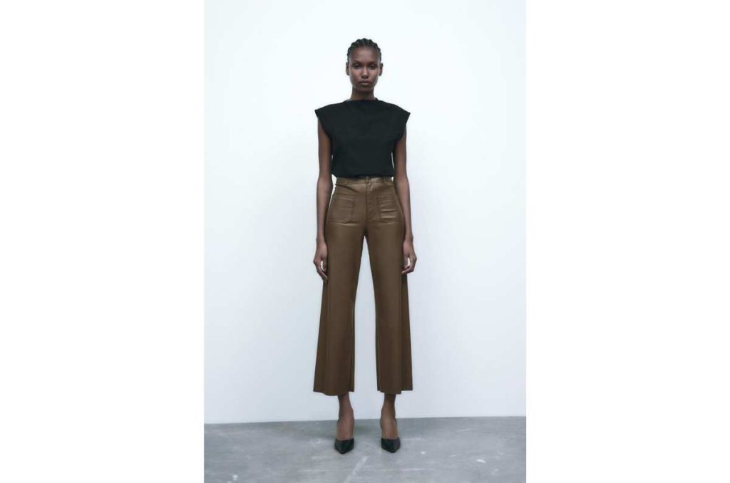 Ropa de moda de Zara en Mocha Mousse, el Pantone dle año