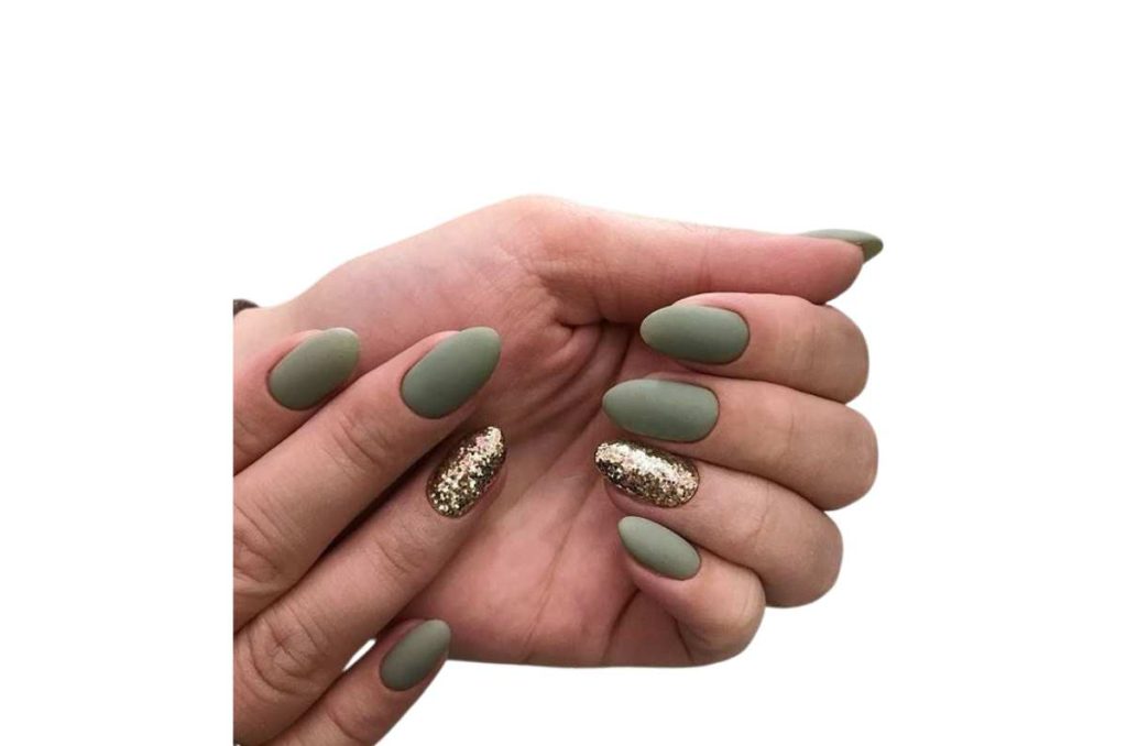 Uñas acrílicas verde olivo