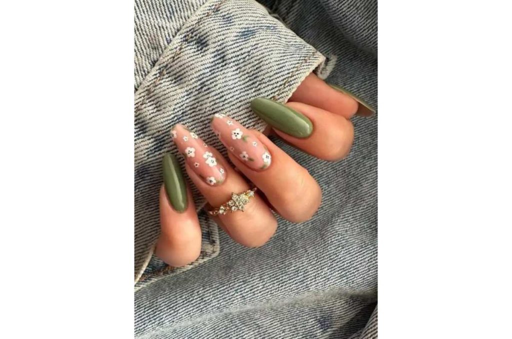 Uñas acrílicas verde olivo