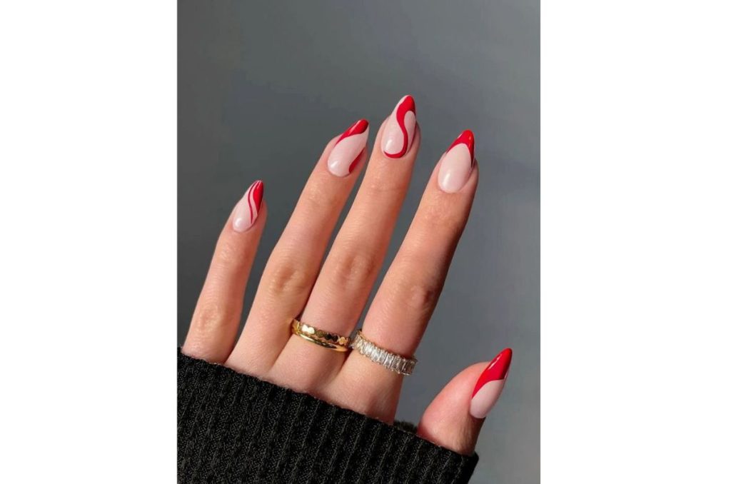 Uñas almendradas rojas para San Valentín 2025 6
