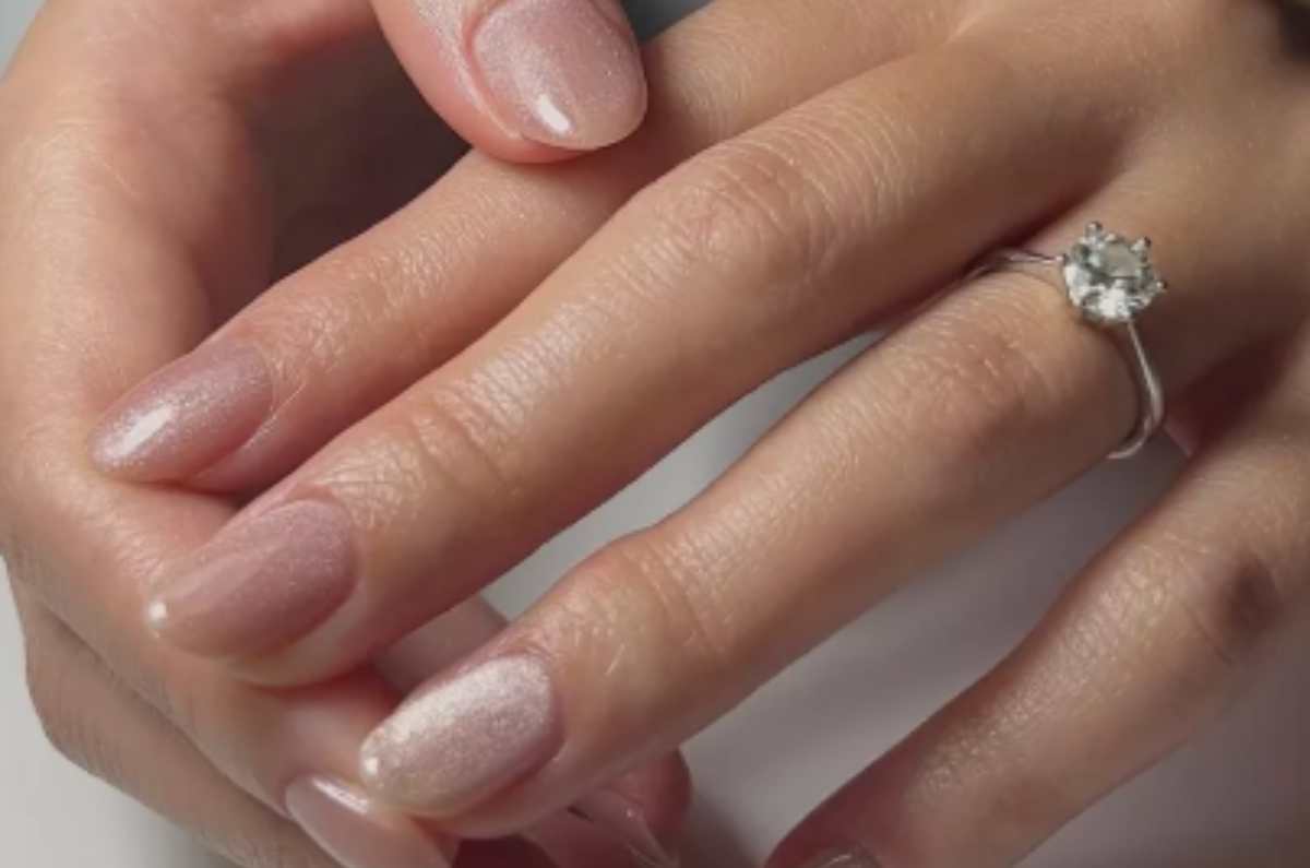 8 diseños de uñas neutrales cortas que siempre te hacen lucir cara