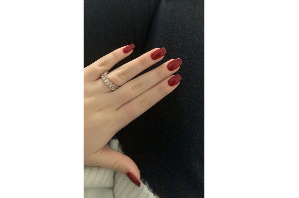 10 diseños de uñas rojas súper CREATIVOS para San Valentín 2025 9