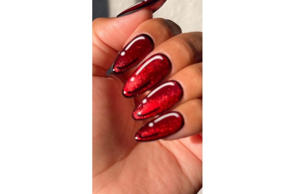 10 diseños de uñas rojas súper CREATIVOS para San Valentín 2025 1