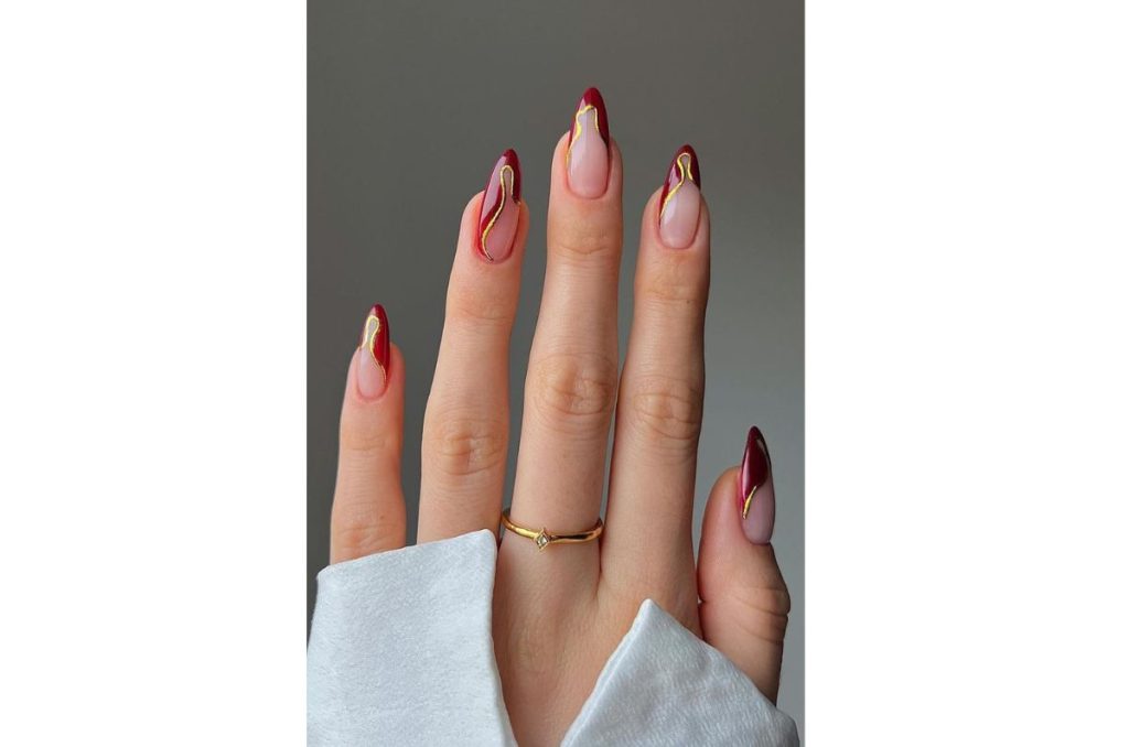 10 diseños de uñas rojas súper CREATIVOS para San Valentín 2025 2